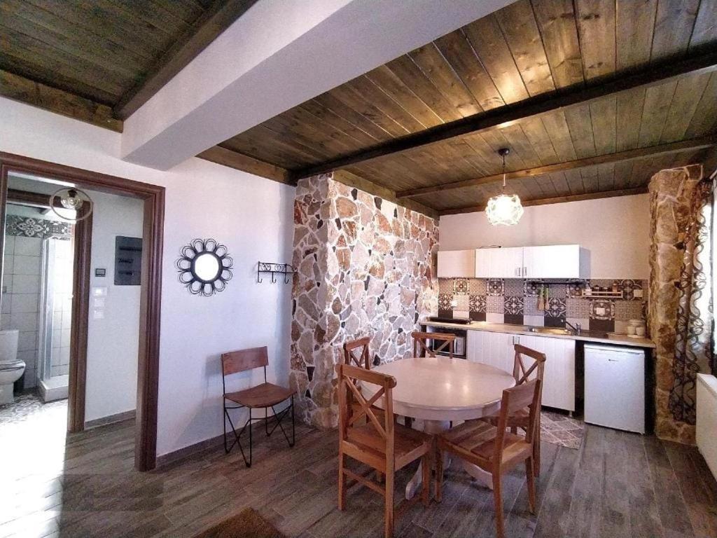 Rustic House Apartment Embonas Exterior photo